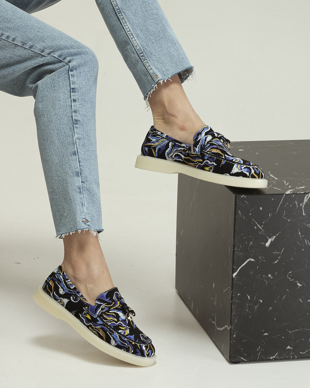 Krula Loafers Abstract Dark Pattern