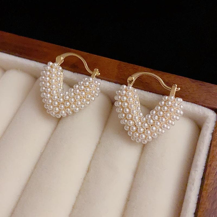 Chunky Pearl V shape Earring in Gold