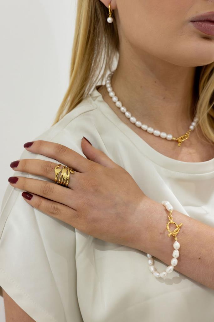Ring with Fluid Lines in Gold adjustable