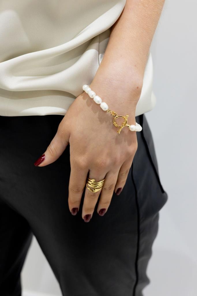 Ring with Fluid Lines in Gold adjustable
