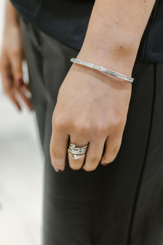Ring with Fluid Lines in Silver adjustable